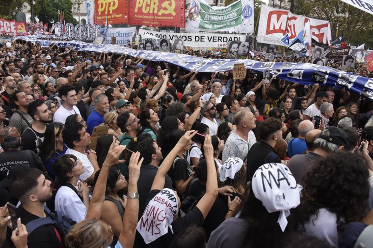 Una multitud se reunió en la Plaza de Mayo Foto: Foto: Juan Mateo Aberastain/MDZ.