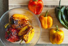 Los chiles asados son una de las delicias que no puedes dejar de comer. Foto: People en Español