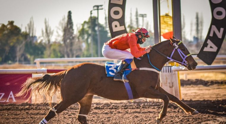 Luz Amiga es candidata en la cuadrera más destacada del día. Foto: José Maluf