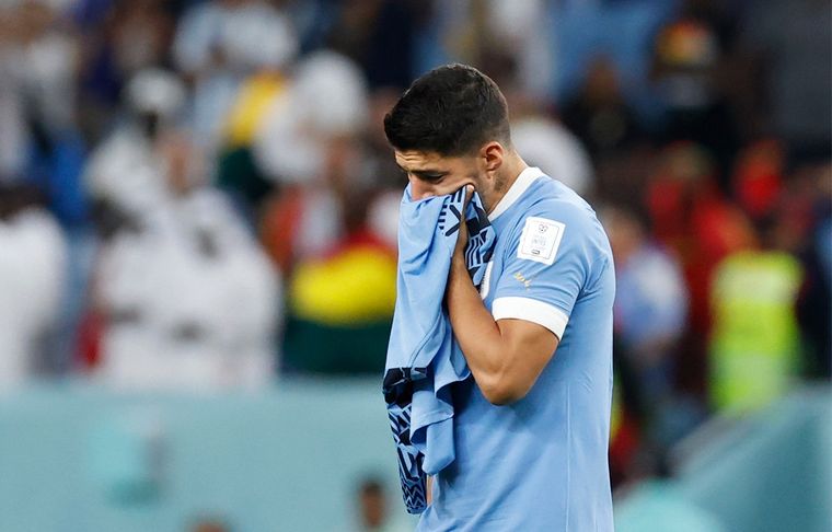 Luis Suárez El delantero rompió en llanto con el gol de Corea y la eliminación de Uruguay del Mundial. Foto: EFE