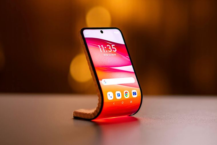 El Adaptive Display Concept de Motorola utiliza un panel flexible que se ajusta a diferentes posiciones de uso cotidiano. El Adaptive Display Concept de Motorola utiliza un panel flexible que se ajusta a diferentes posiciones de uso cotidiano.