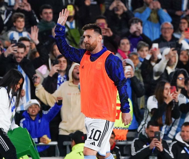 El capitán ocupará un lugar junto a Scaloni. Foto: Instagram @leomessi
