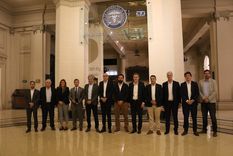 el equipo de luis caputo viajo a rosario: presiono por el acuerdo con estados unidos y busco calmar al campo