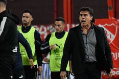 Gustavo Quinteros vio la roja ante el primer reclamo a Fernando Echenique, una historia que ya tiene varios capítulos. Gustavo Quinteros vio la roja ante el primer reclamo a Fernando Echenique, una historia que ya tiene varios capítulos.