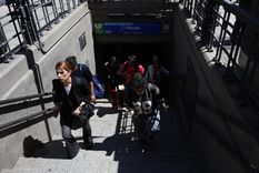 Los usuarios del metro de España debieron evacuar las formaciones por el corte de luz Foto: EFE
