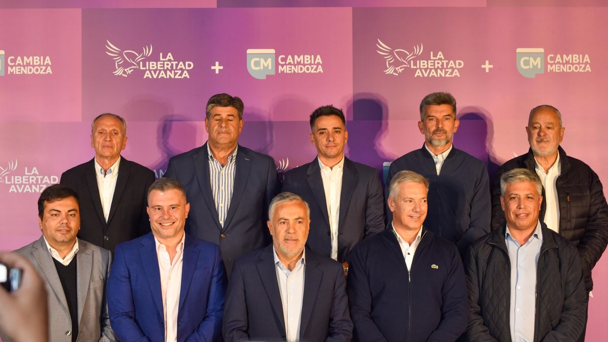 Alfredo Cornejo se pone la campaña del oficialismo al hombro