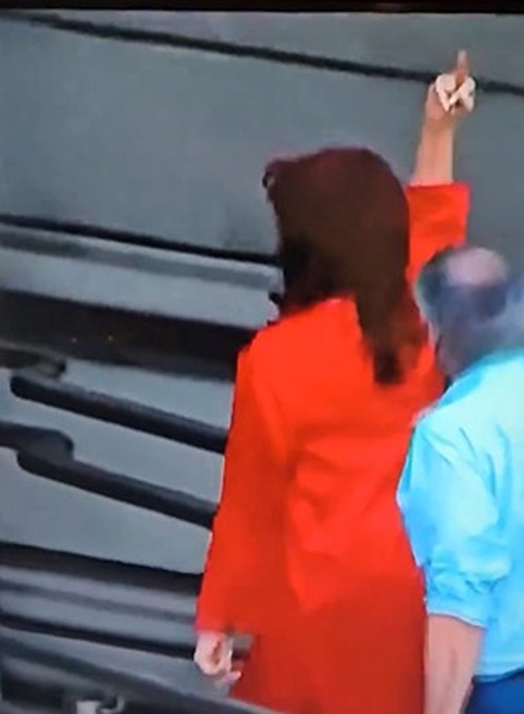 Cristina Kirchner realizó un polémico gesto cuando llegó al Congreso Foto: Captura de pantalla