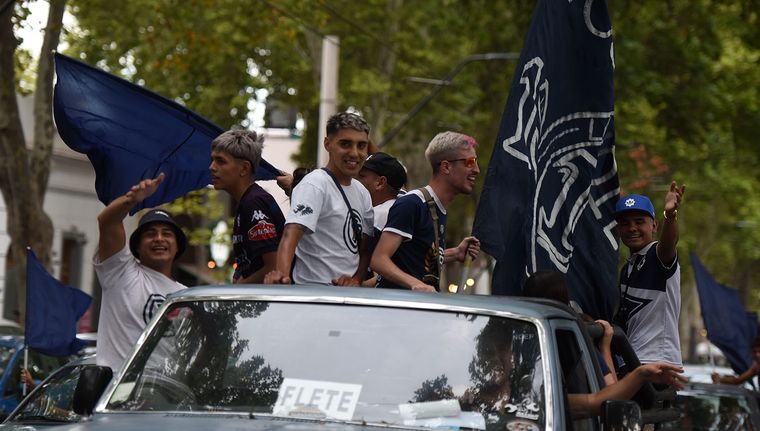 Previa independiente rivadavia hinchas lepra hinchada (22).JPG