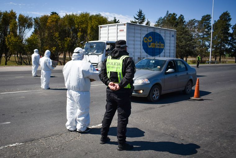 La Policía detuvo un vehículo que llevaba millones de pesos en el baúl y el conductor no los pudo justificar