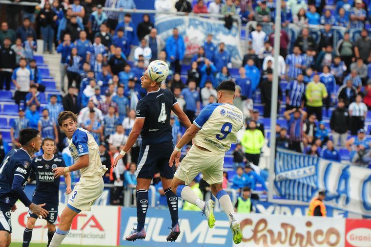 Godoy Cruz logró una gran victoria ante Acassuso en el Gambarte. Godoy Cruz logró una gran victoria ante Acassuso en el Gambarte.