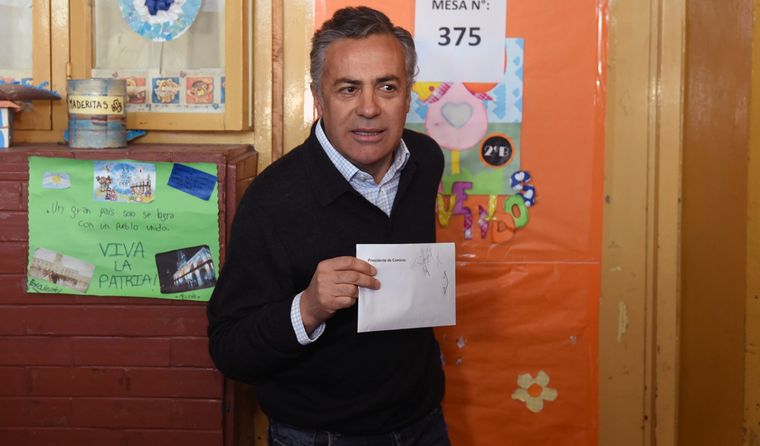 alfredo cornejo lautaro cornejo votando junio 2019 (2).JPG