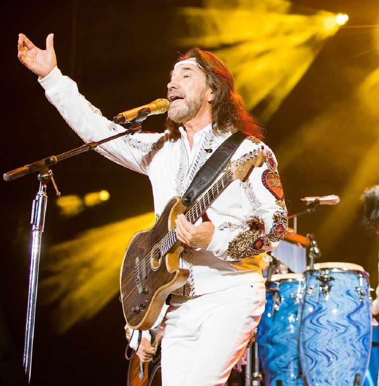 Los Bukis se fundó en el año 1975, en la ciudad de Ario de Rosales.