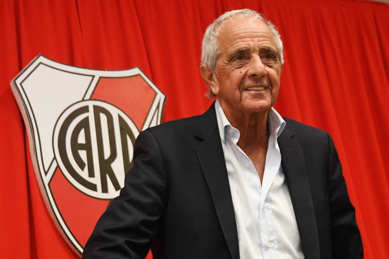 El mandamás del Millonario chicaneó al ídolo de Boca Juniors por una apuesta que nunca cobró.