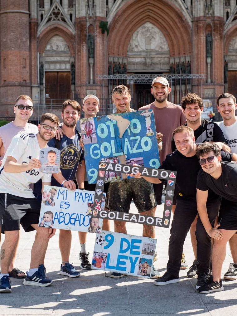 Facundo Bruera, actual delantero de Barracas Central, culminó la carrera de Abogacía. Facundo Bruera, actual delantero de Barracas Central, culminó la carrera de Abogacía.