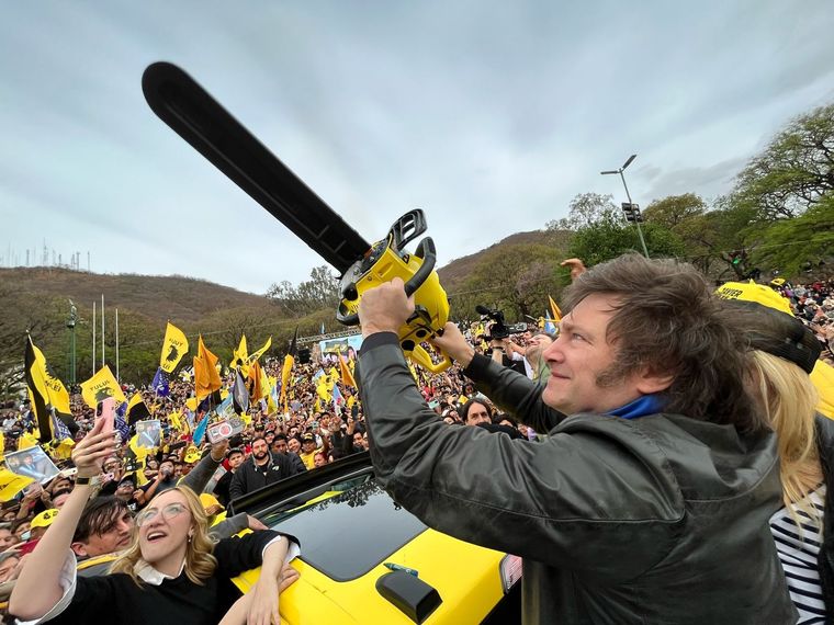 Este jueves, Javier Milei visitó Salta y encabezó una larga caravana. Fue su última parada fuera de Buenos Aires antes de las elecciones