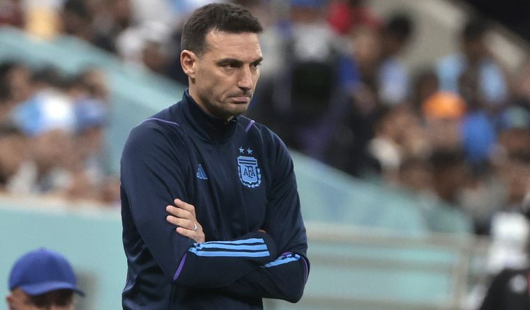 Scaloni no tendrá a disposición al Papu Gómez, lesionado. Foto: EFE