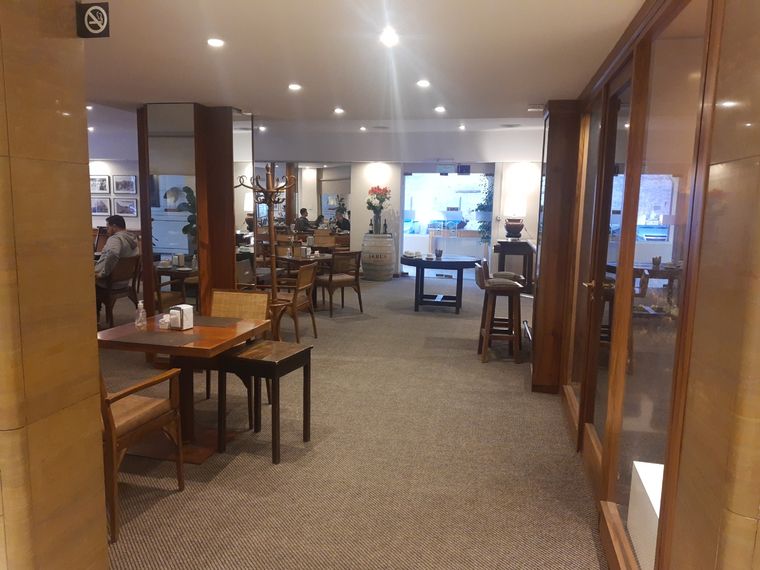 El hotel Cervantes conserva, casi intactas, tradiciones de la hotelería de décadas pasadas