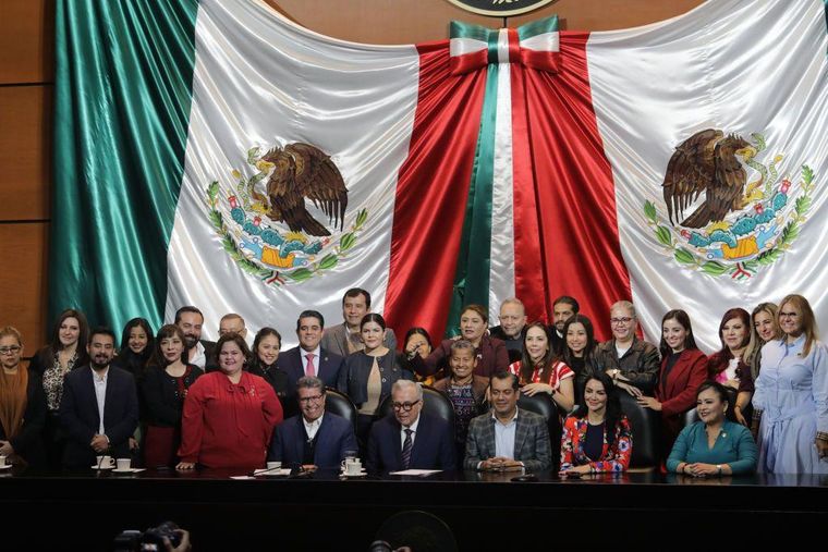 Hasta ahora, Morena y el gobierno mexicano han cerrado filas junto al gobernador Rocha.