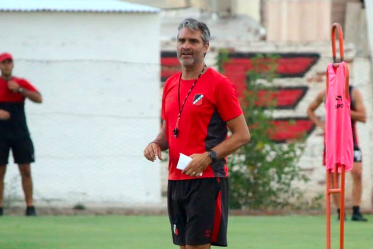 Juan Manuel Sara tendrá una baja y mantiene un interrogante. Foto: Prensa Maipú