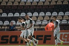 El Lobo celebra su ansiado ascenso a Primera. El Lobo celebra su ansiado ascenso a Primera.