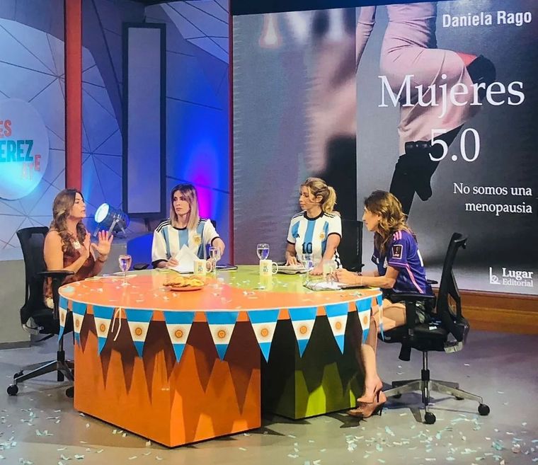 La Licenciada Daniela Rago, orgullosa de su libro, Mujeres 5.0 Foto: Foto: MDR