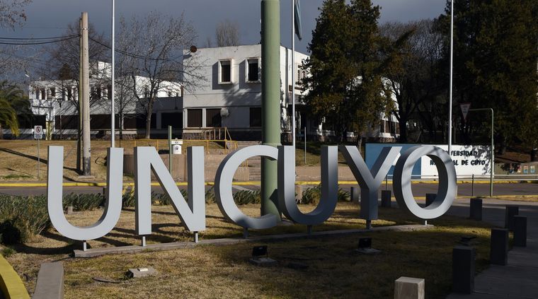 Las estadísticas muestran que en Argentina es cada vez menos la cantidad de personas que egresan de la universidad. Foto: ALF PONCE / MDZ