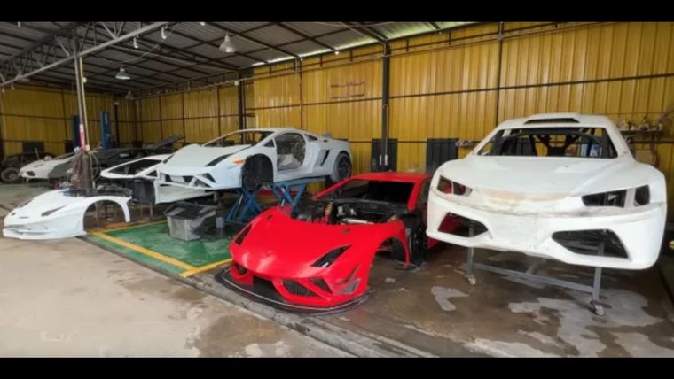 Gallardo Hilux Las réplicas unifican el diseño del superdeportivo italiano con el de una de las camionetas medianas más famosas del mundo.