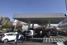 En las redes sociales, muchos automovilistas aseguraban que no les vendían combustible Foto: Rodrigo DAngelo / MDZ