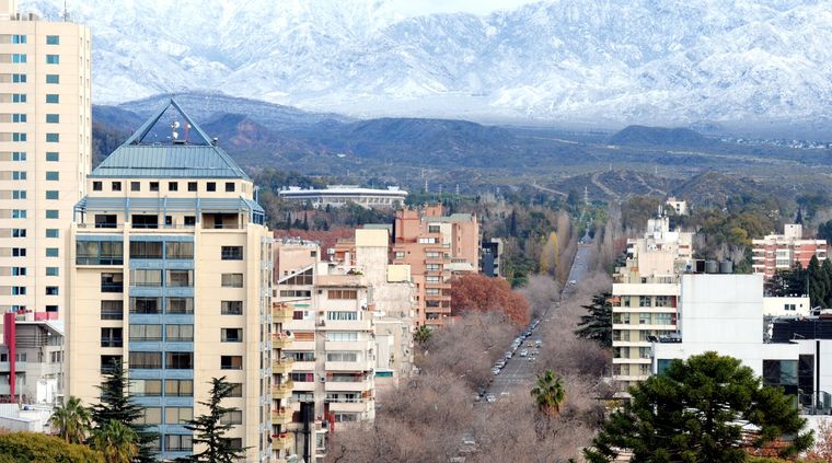 Se necesitan al menos 4 nevadas de gran intensidad para que la acumulación de nieve sea suficiente de cara al verano Foto: ALF PONCE MERCADO / MDZ