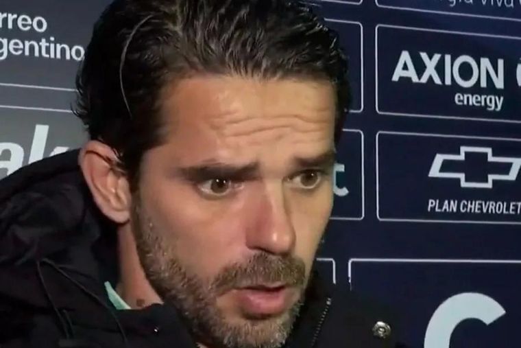 Gago y Racing, sorprendidos ante el interés de un exjugador de la Selección por regresar al club.