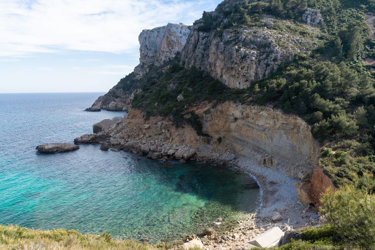 Un pueblo de España que combina historia, paisajes costeros y la calma de la vida mediterránea. &nbsp;