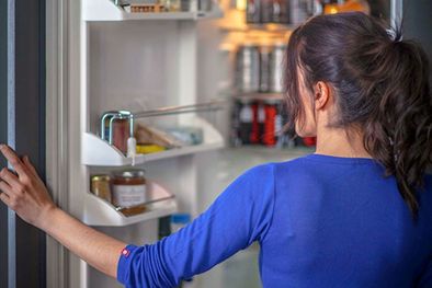 MDZol | Dejar la puerta de la heladera abierta tiene consecuencias negativas para el electrodoméstico. Foto: Shutterstock