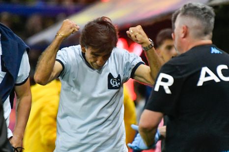 Racing quiere cumplirle el deseo a Costas: el DT vuelve a insistir por un futbolista xeneize.