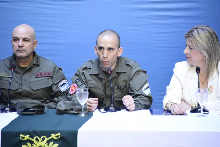 Nahuel Gallo en la conferencia de prensa organizada apenas llegó al país