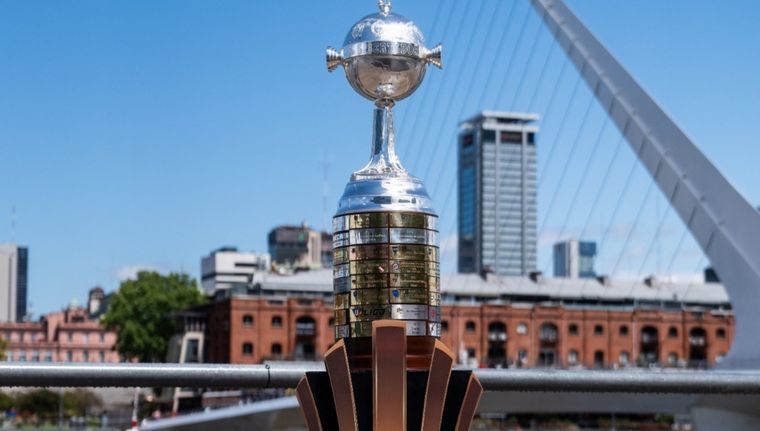 El mítico trofeo espera por su flamante ganador en la Ciudad de Buenos Aires. Foto: Copa CONMEBOL Libertadores