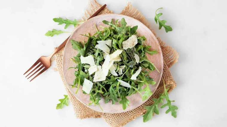 En algunas regiones de Italia, la receta se sirve como entrada en eventos familiares por su frescura y aroma. En algunas regiones de Italia, la receta se sirve como entrada en eventos familiares por su frescura y aroma.