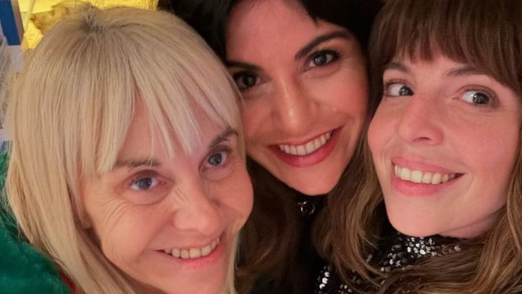 El conflicto de Claudia Villafañe, Dalma y Gianinna Maradona se centra en la utilización de la imagen de las denunciantes sin su consentimiento dentro del contenido audiovisual.