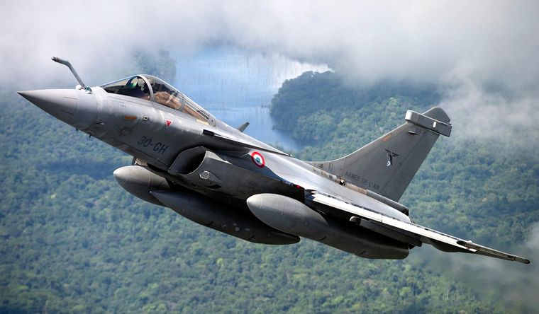 Uno de los aviones caza Rafale F4 que recibirá Ucrania de Francia. Foto @Armee_de_lair Francia