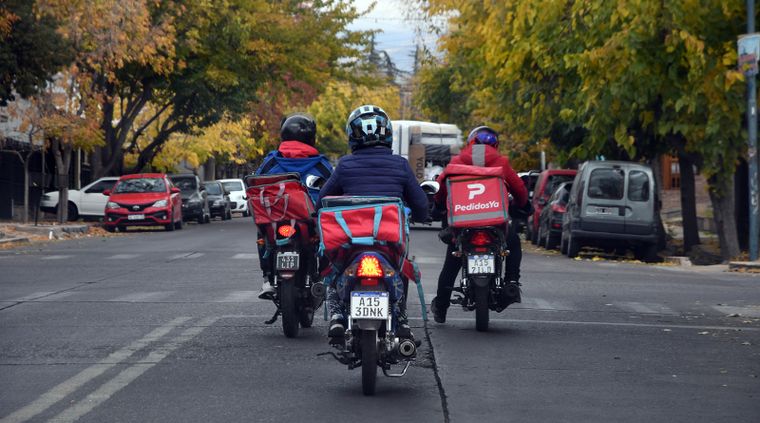 La Rioja busca regular por ley el servicio de delivery. Foto: ALF PONCE MERCADO / MDZ
