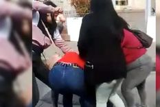 video: dos mujeres terminaron a las pinas por el amor de un preso