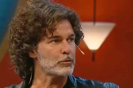 El conductor aseguró que prefiere ignorar las críticas de las redes sociales para mantener su tranquilidad personal. / Captura TV El conductor aseguró que prefiere ignorar las críticas de las redes sociales para mantener su tranquilidad personal. / Captura TV