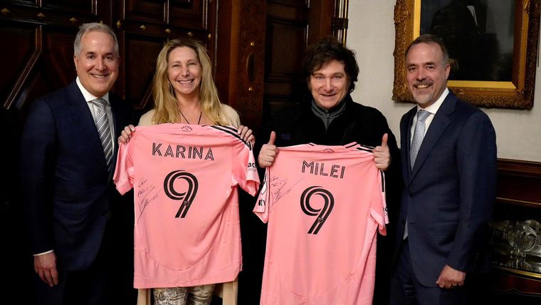 Javier y Karina Milei con los dueños del Inter Miami