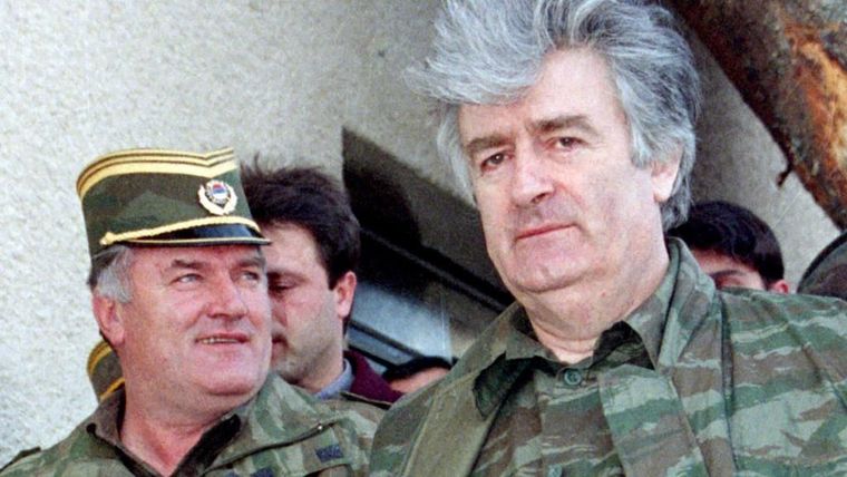 Mladic junto a Radovan Karadzic, exlíder político serbobosnio.