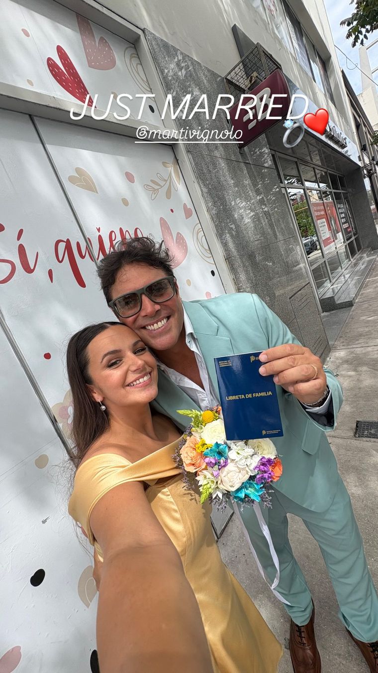 Entre risas, arroz y mucho estilo, la pareja dio el “sí”. Entre risas, arroz y mucho estilo, la pareja dio el “sí”.