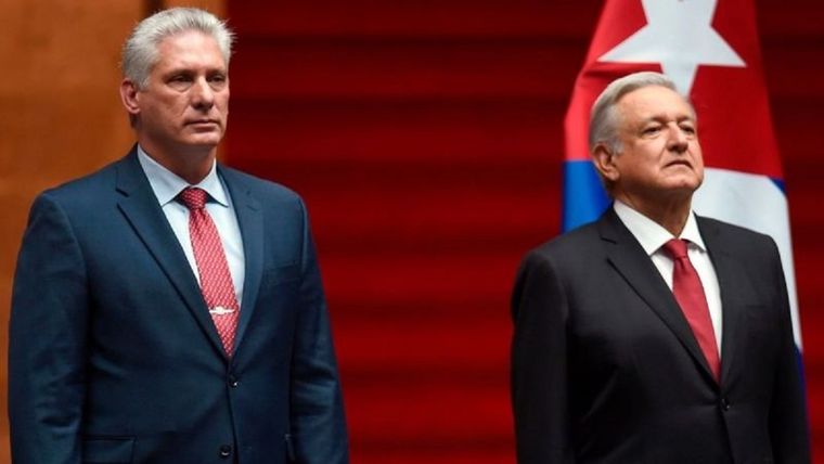 El presidente de México, Andrés Manuel López Obrador (derecha), junto a Miguel Díaz-Canel, su homólogo de Cuba (izquierda). Foto: GETTY IMAGES