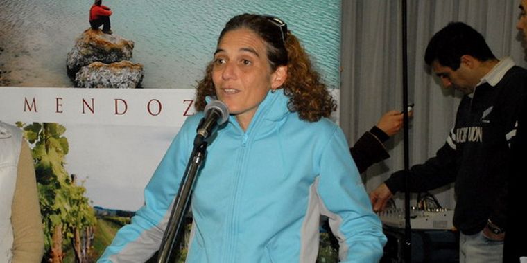 Beatriz Barbera se mostró feliz por la posibilidad de construir la pista sintética. Foto: Nacho Gaffuri / MDZ