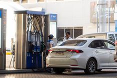 El precio del petróleo aumenta y debería ajustarse el precio en el surtidor. Foto: Santiago Tagua/MDZ