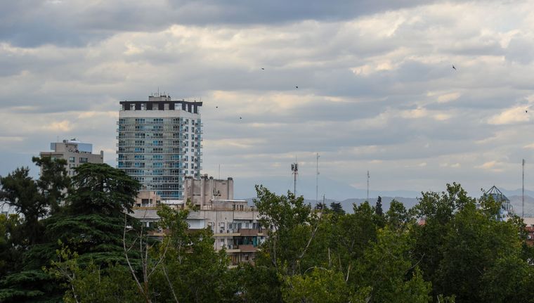 El Servicio Meteorológico Nacional emitió un alerta amarilla para esta jornada Foto: Santiago Tagua/MDZ