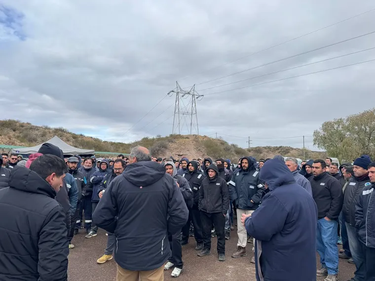 Petroleros denuncian también "por lo menos" 900 despidos en Mendoza: "Si se tiene que parar la producción de la provincia, se va a parar"