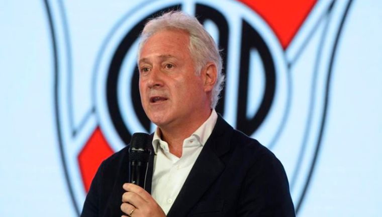 Patanian volvió a apuntar contra Mascherano por no saludar a los hinchas en el Barcelona-River de 2015.